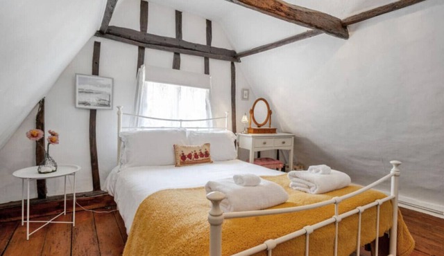 Charming Grade 2 Listed Oak-beamed Cottage