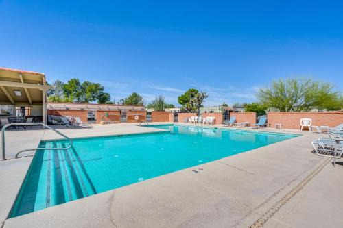 Charming Green Valley Townhome w/Community Pool!