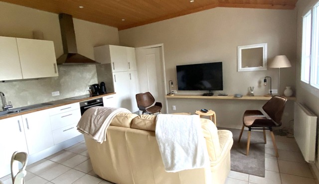 Charming ground floor apartment with private garden 500m from Loctudy
