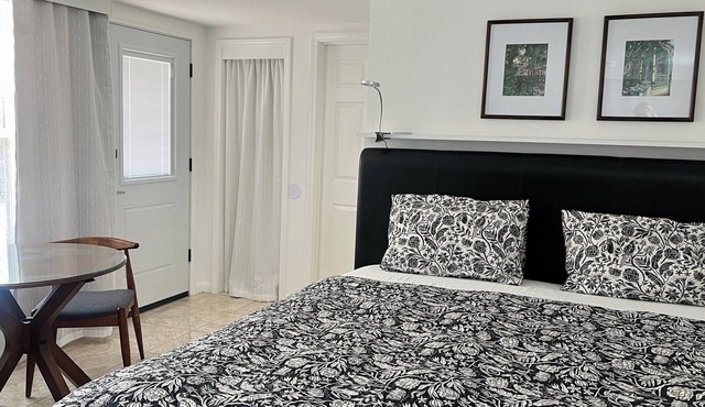 Charming guesthouse with private backyard just 3 doors down from New Orleans.