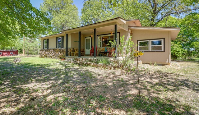 Charming Harriet Getaway w/ Fire Pit!