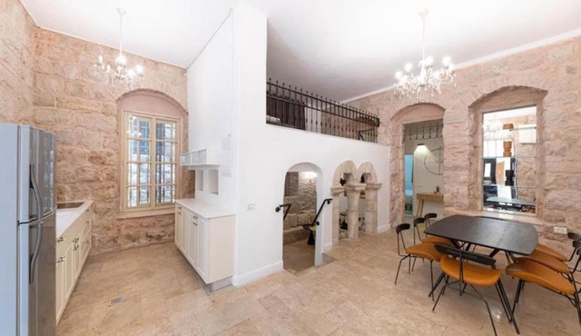 Charming Heritage 1 and a half bedroom