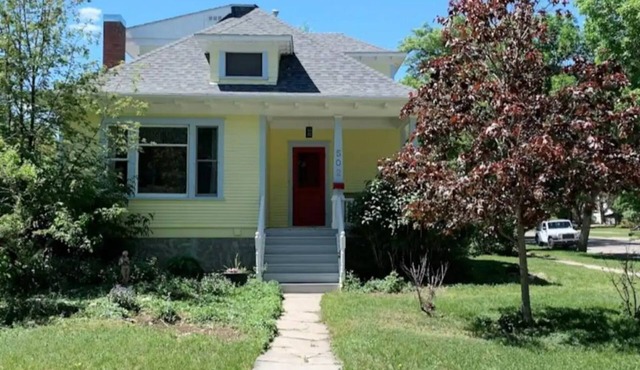 Charming heritage house 2-bedroom home in the heart of downtown.