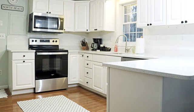 Charming Herrington Harbor & Bay Cottage