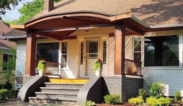 Charming Historic Retreat Fenced Yard
