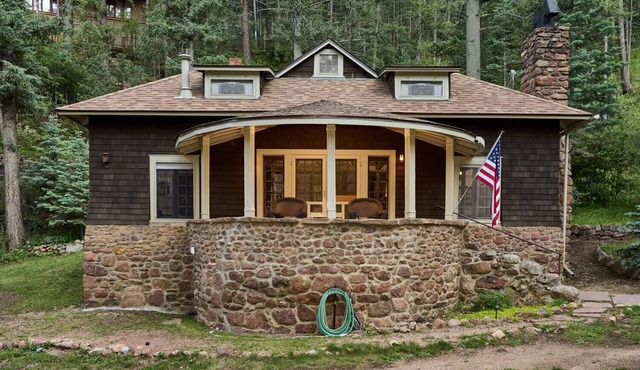 Charming, historic, Creekside Cabin nestled at the base of Pikes Peak in Cascade