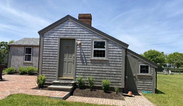 Charming Historic Downtown Cottage