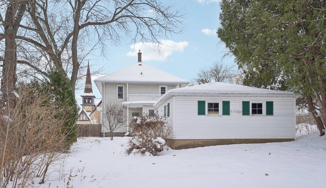Charming, Historic Farmhouse near Madison