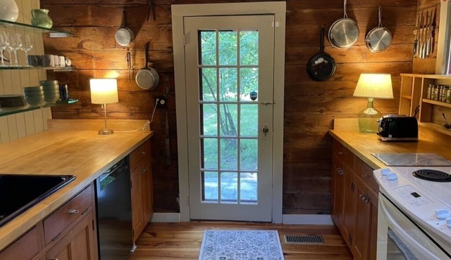 Charming historic home surrounded by woods in Old Chatham