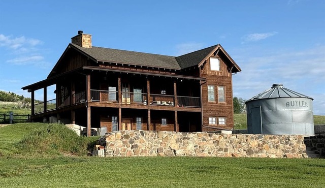 Charming Historic-Inspired Vacation Home with Mountain Views near Pony School House in Pony, Montana