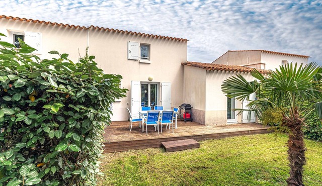 Charming House with Shared Pool, Private Terrace and Garden