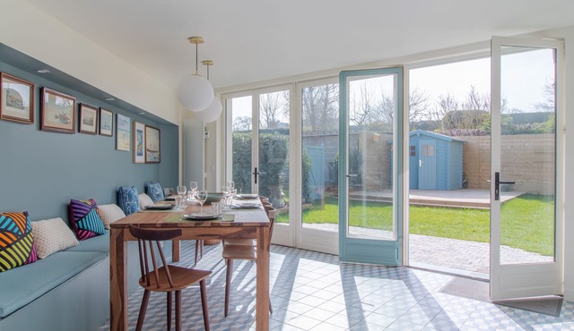 CHARMING HOUSE ALL COMFORT, GARDEN and terrace, SOUTH FACING 300m from the BEACH