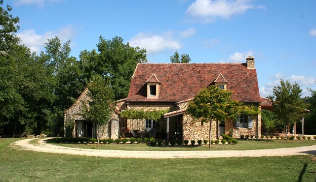 CHARMING HOUSE WITH HEATED SWIMMING POOL