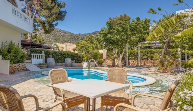 Charming Holiday Apartment "La Cabanya 3D" with Shared Pool, Terrace & Wi-Fi