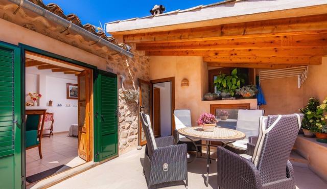 Charming holiday home in the centre – Casa Can Murons