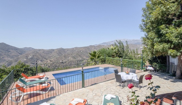 Charming Holiday Home “Las Olivas” with Balcony, Pool & WiFi; Parking Available