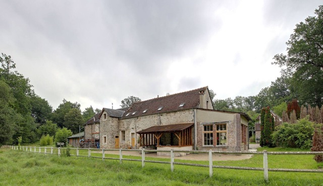 Charming Holiday Home in Raizeux near Forest