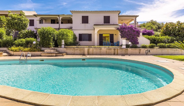 Charming Holiday Home “Sa Pedra Romantica” with Garden, Terrace & Pool
