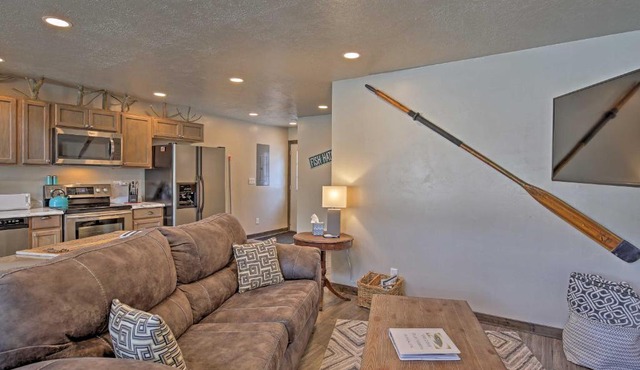 Charming Home - 1 Mi to Yellowstone National Park!