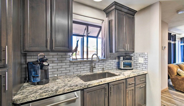Charming Home < 11 Mi to Downtown Phoenix!