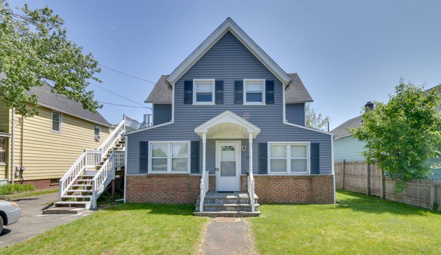 Charming Home ~ 6 Mi to Downtown New Haven!