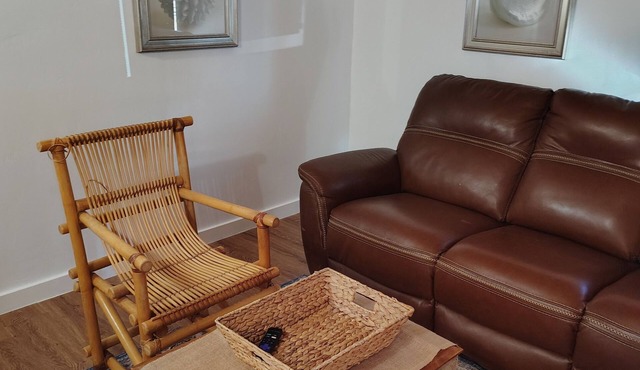 Charming Home : AC, Fast internet, Office, Off-Street Parking, Laundry