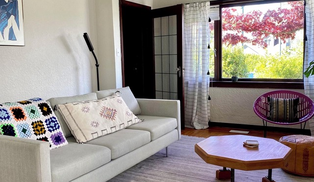 Charming Home in Kitsilano FREE Parking+Laundry