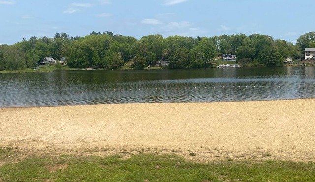 Charming home in Locke Lake community with beach/pool/tennis/golf!