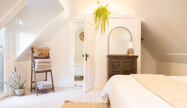 Charming Home-Modern Comforts & Style-300+ Reviews