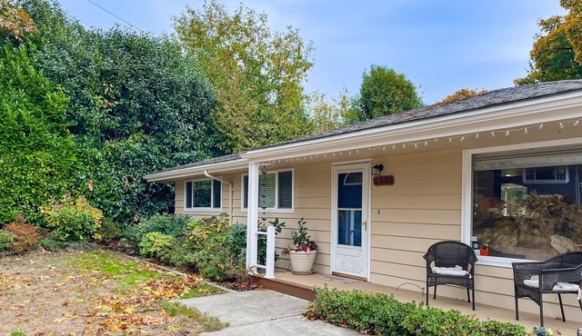 Charming home w/office, close to Seattle, Lake Washington, & Cedar River