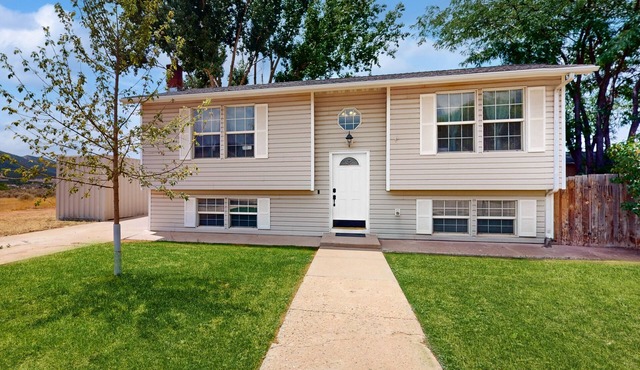 Charming home w/private backyard with deck & grill, near outdoor activities