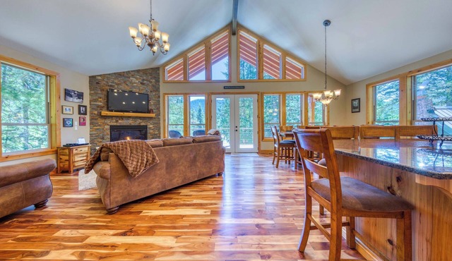 Charming home with hot tub, fireplace & W&D - in great Government Camp location