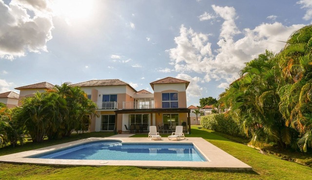 Charming Home with a Spacious Backyard