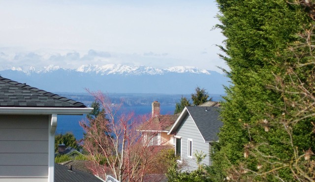 Charming home with expansive views, dog-friendly, large yard with yard games