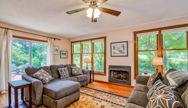 Charming home with fireplace, central AC, washer/dryer, & fast WiFi