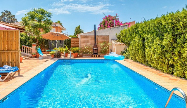 Charming Home with Pool, Generous Terrace, Garden and Wi-Fi