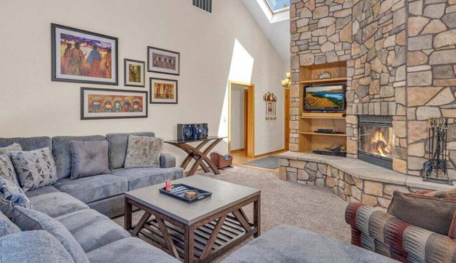 Charming, Hot Tub, SHARC, A/C