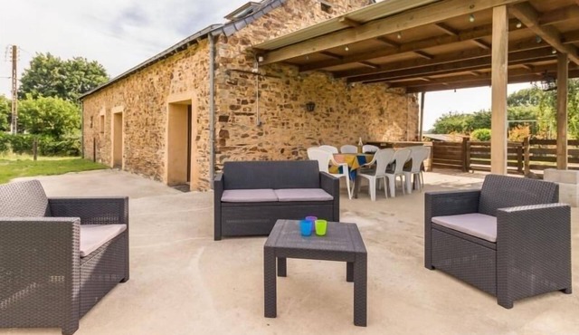 Charming House with Scenic Valley Views, Near Erdre River, Sleeps 8, Pet-Friendly