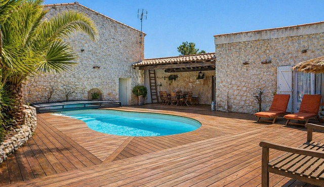 Charming house with pool, 10 min from La Rochelle
