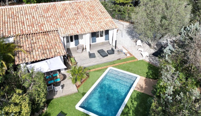Charming house 100 m from the Golf de Beauvallon and 200 m from the beach.