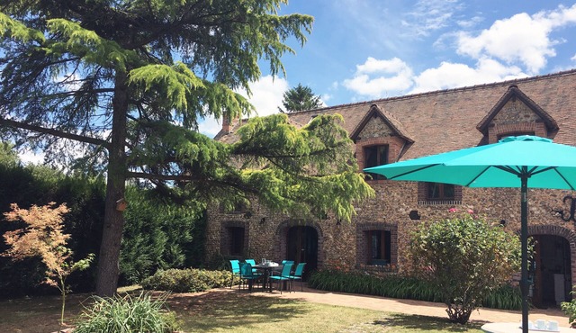 Charming house for 6 to 8 people 1 hour from Paris in a village on the edge of a forest