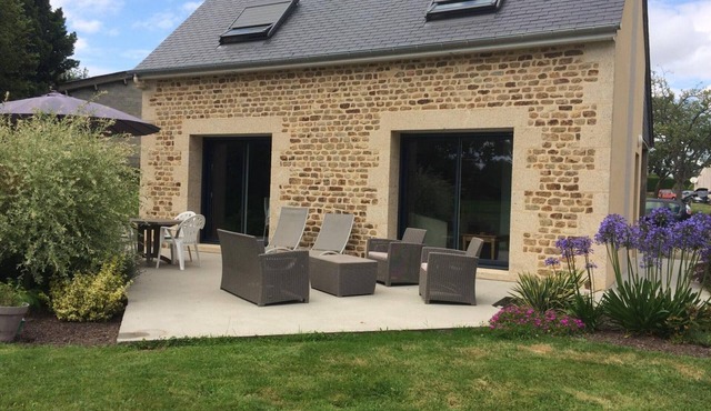 Charming house with garden near Mont St-Michel