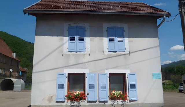 Charming House 'Les Volets Bleus' with Private Garden and Wi-Fi
