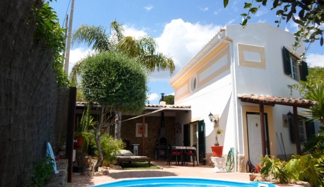 Charming house in central Algarve in quiet highland, only 18 km to airport