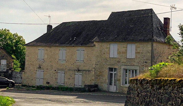 CHARMING HOUSE in a listed village 25 min from Brive and 20 min from Pompadour
