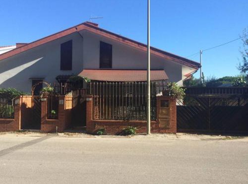 Charming house in Laura with fenced garden