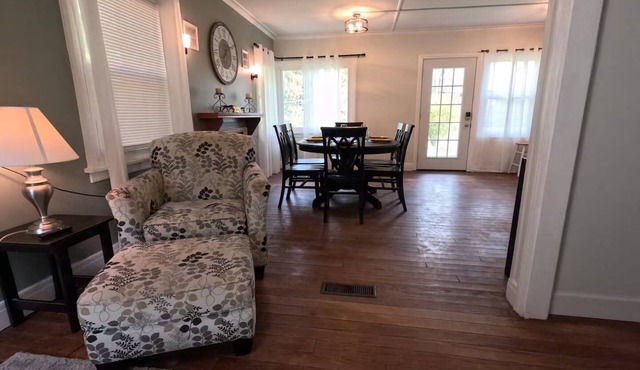 Charming house near Cornell, Ithaca College, state parks. Pet friendly!