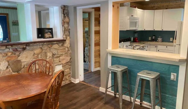 Charming house on deep water cove and amazing views