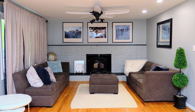Charming house, Peaceful views overlooking nature in Bowie, great for groups!