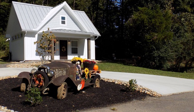 Charming house with a natural spring, fire pit, and river access